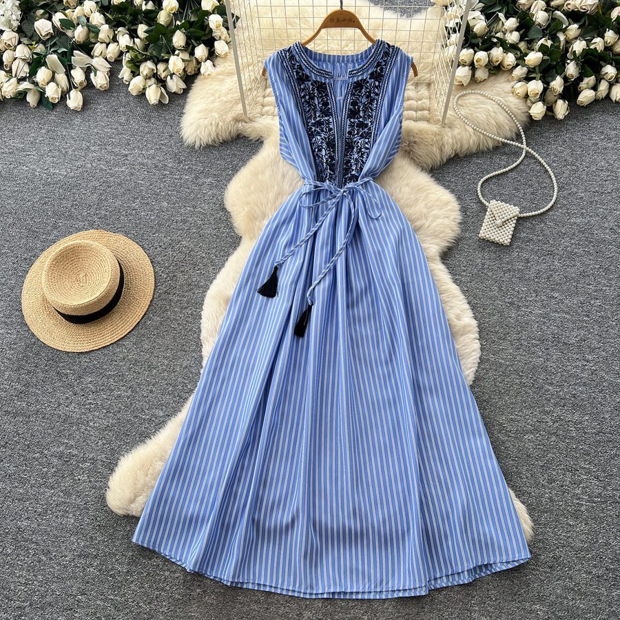 Wholesale Women's Sleeveless Patchwork Slim Fit Dress 宝蓝色 - Women's Wholesale Fashion - Model View