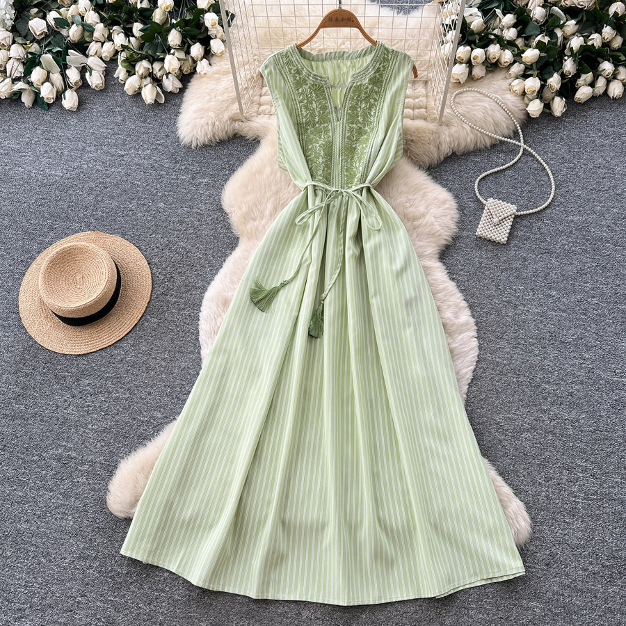 Wholesale Women's Sleeveless Patchwork Slim Fit Dress 草绿色 - Women's Wholesale Fashion - Model View