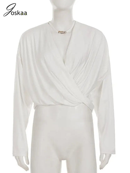 Wholesale Women's Loose White Fall Fashion Top – Detail View