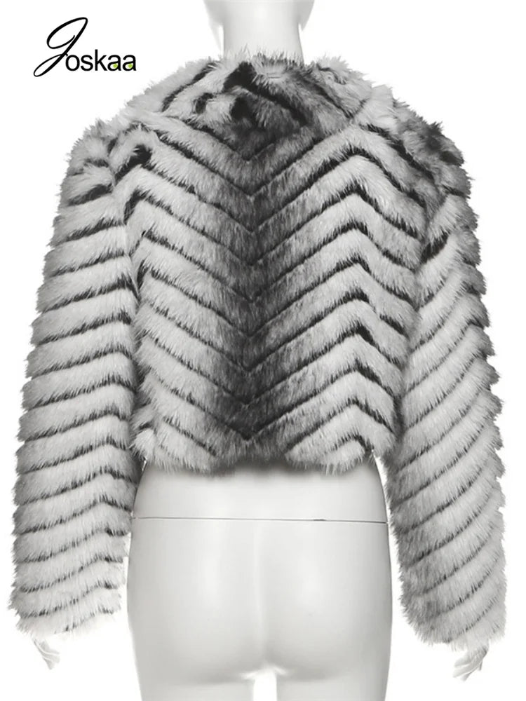 Wholesale Women's Long Sleeve Crop Zip Jacket Gray – Detail View