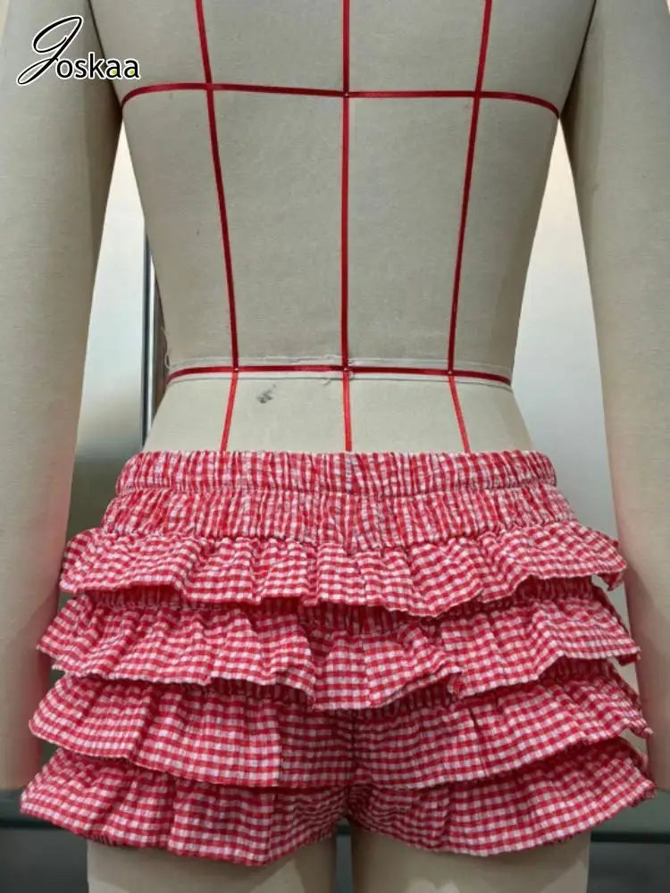 Wholesale Women's Plaid Tiered Low Waist Shorts – Model Wearing Style