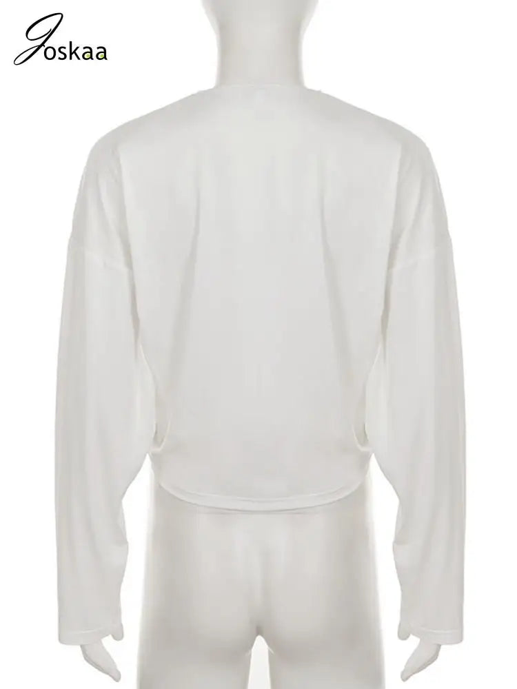 Wholesale Women's Loose White Fall Fashion Top – Model Wearing Style