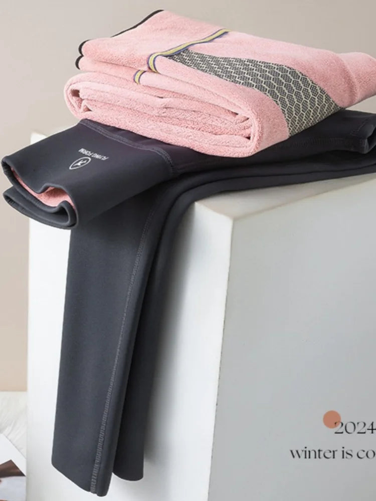 Women's Velvet Fleece Lined Thermal Pants Black350G – Detail View